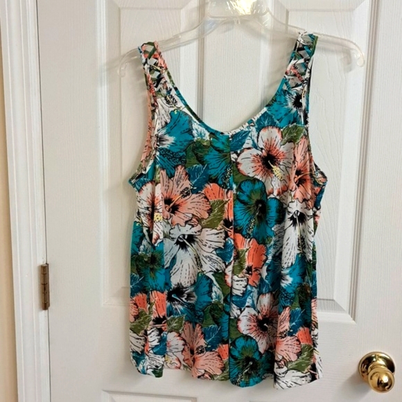 NWOT Tank Top - Picture 5 of 10